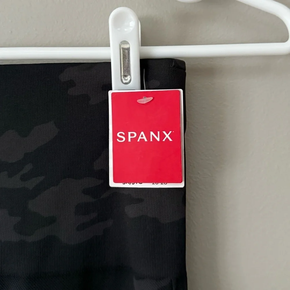 NWT SPANX EcoCare Seamless Leggings in Black Camo
